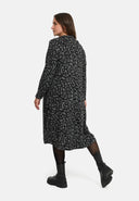 'Seriva' sukienka – artystyczna, przytulna i podkreślająca figurę