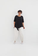 'Valeria' paita – laskeutuva, moderni & minimalistinen